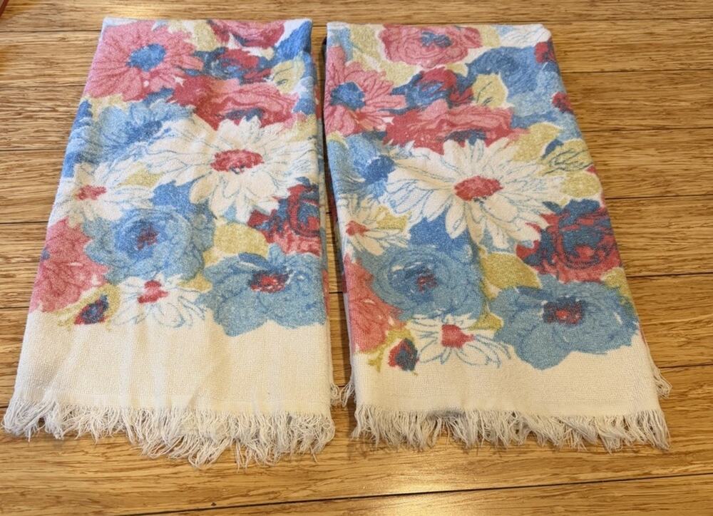 2 Red and Blue Floral Bath Towels 1970s Cannon Vintage Flowers Fringe